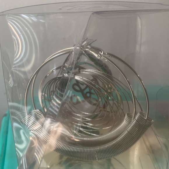 Rocawear Watch and 3 pairs of earrings set - Picture 5 of 6